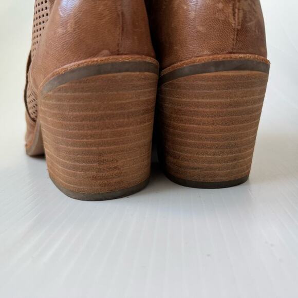 Sofft Chantey light brown stacked heeled boots size 10 women’s side zip closure - Picture 6 of 13